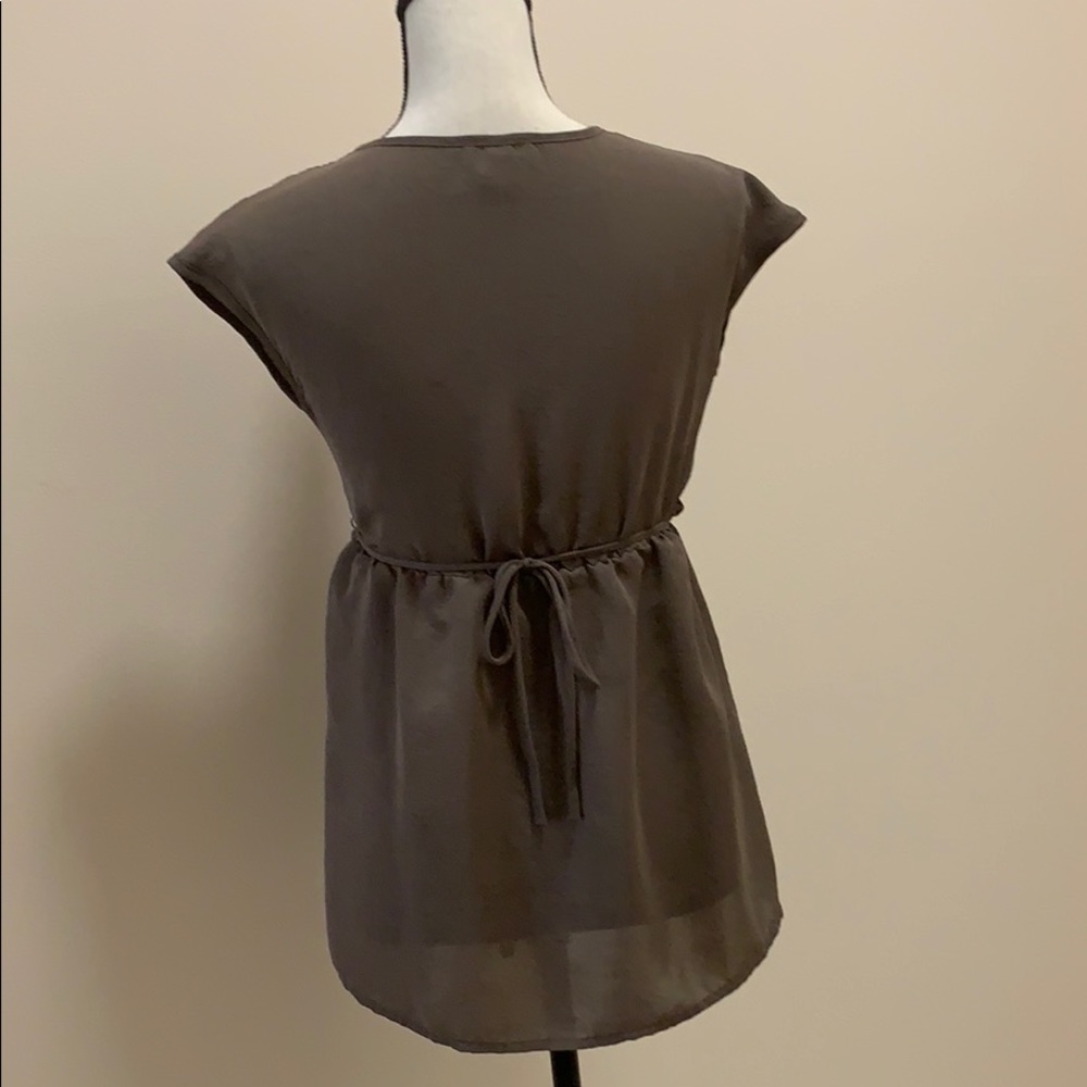 ⚜️Timeless TieBack Top⚜️ - Picture 4 of 5
